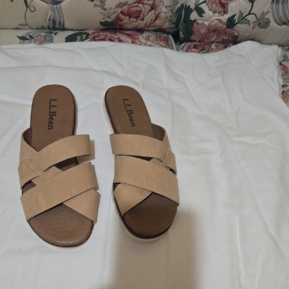L.L. Bean Women's Tan Cross-Strap Sandals